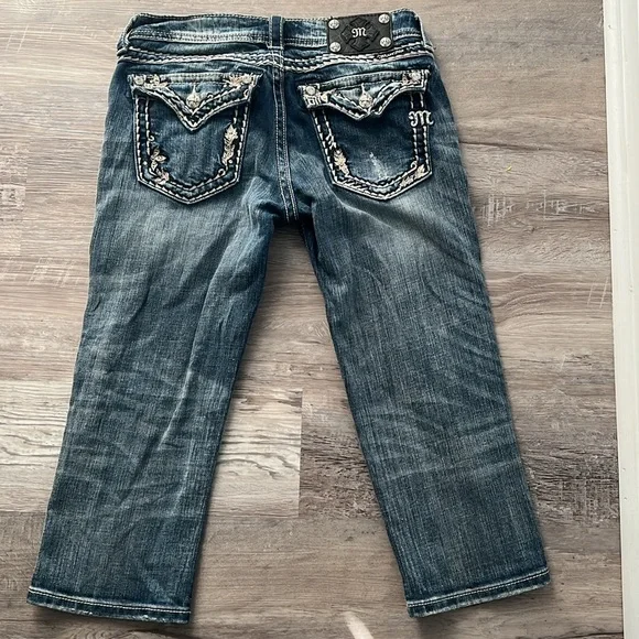 Miss Me Womens Size 28 Easy Capri Studded Denim Blue Jeans - Picture 2 of 8